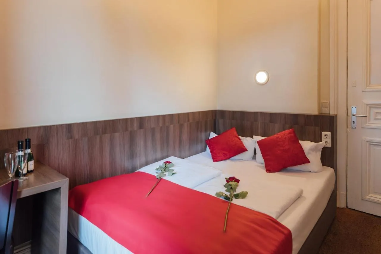 Hotel Koenigshof Hamburk 3*,